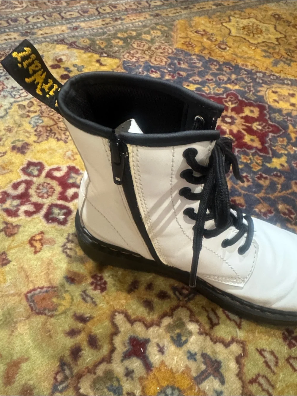 Dr Martens kids White 8 eye Lace-Up Boots excellent condition
